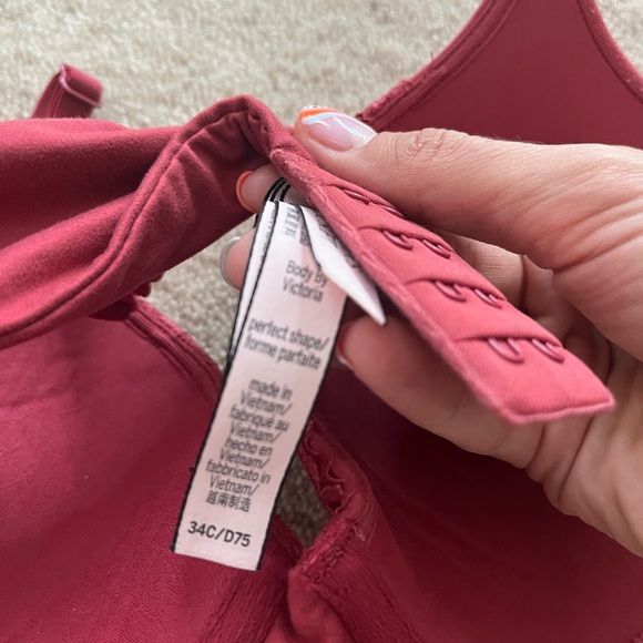 Victoria’s Secret bombshell bra - Picture 2 of 2